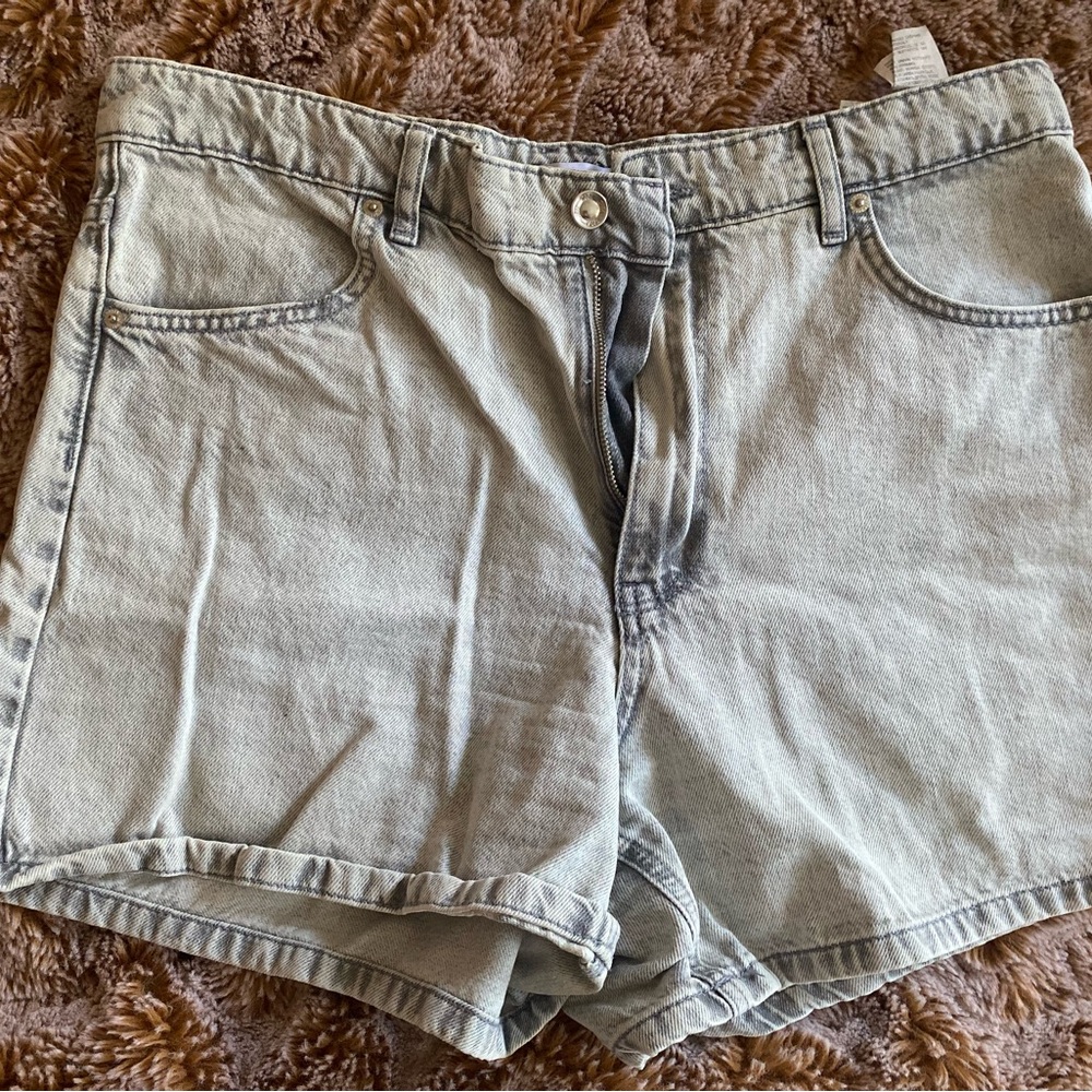 Like new Zara Gray denim Shorts Distressed mom short style